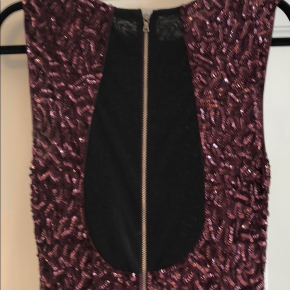 Alice + Olivia wine colored squid dress in size 4 - Picture 4 of 5